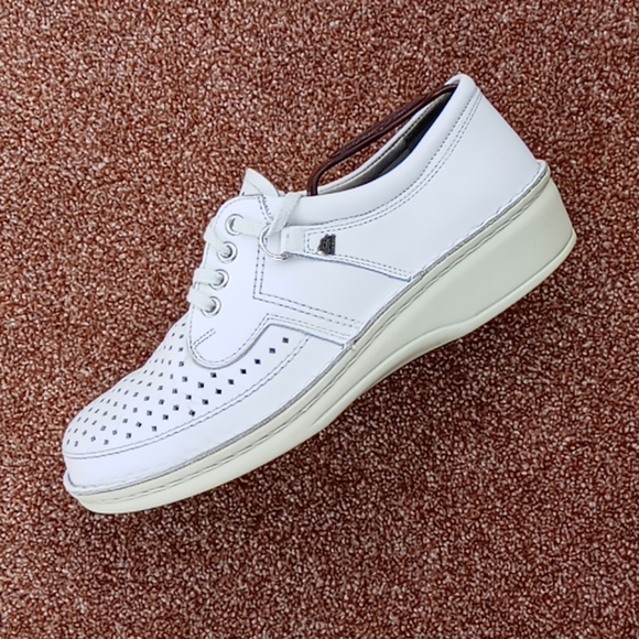 Finn Comfort Baden Perforated Leather Comfort 👞